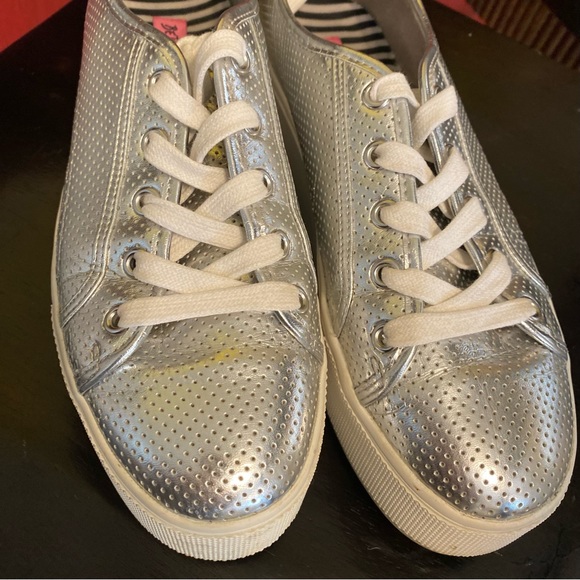 BETSEY JOHNSON | SPUR METALLIC PLATFORM SNEAKER. 8